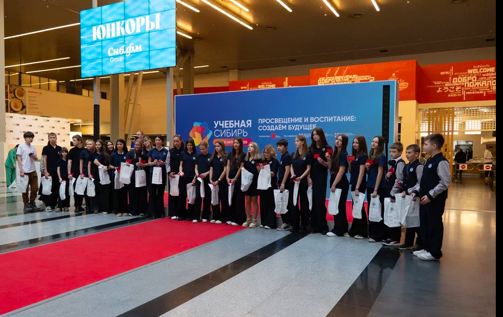 Фото 90 юнкоров, искусственный интеллект и презентация фильма. В Новосибирске завершился форум 